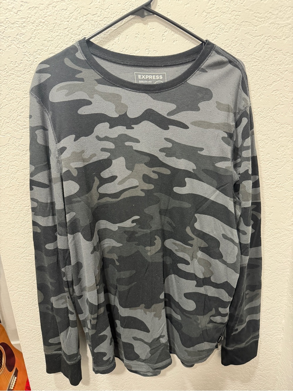 Express Men’s Long Sleeve Camo Crewneck Shirt - Gray/Black